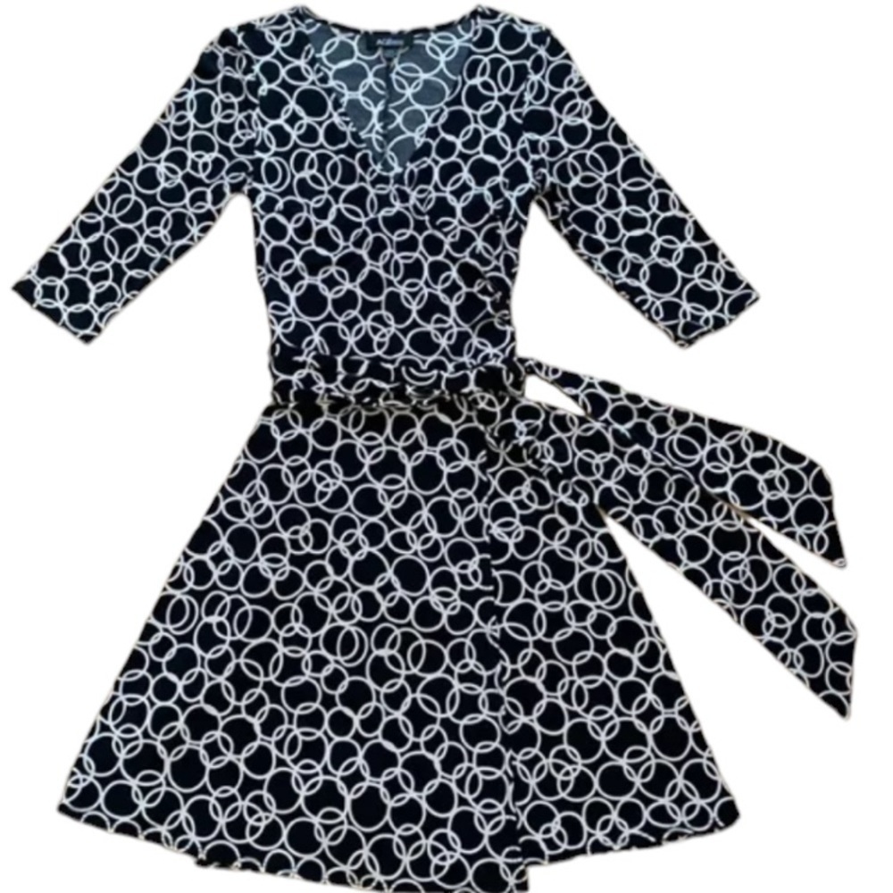 AGB Black & White Circular Pattern Wrap Dress Swing with a Belt Size 14